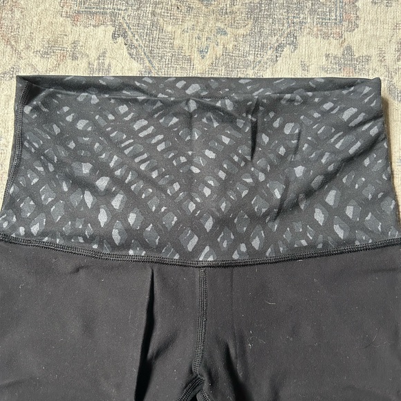 Lululemon Reversible Leggings - Picture 2 of 5